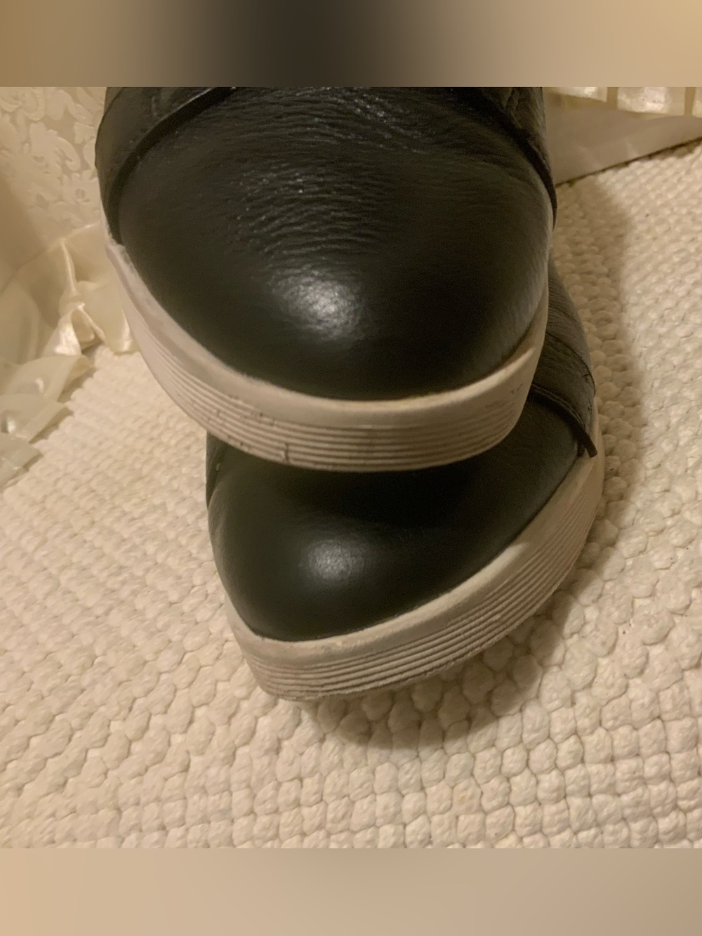 KENNETH COLE - Picture 10 of 14